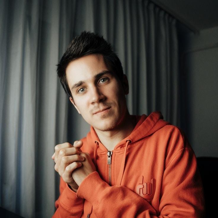 Portrait of Leena Desai meditation instructor